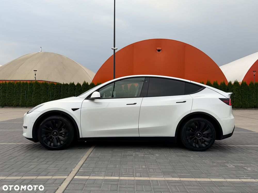 Tesla Model Y - 10