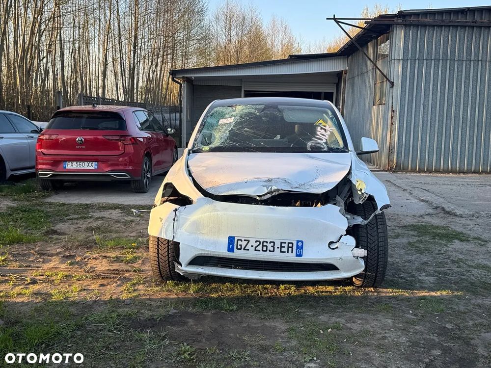 Tesla Model Y - 5