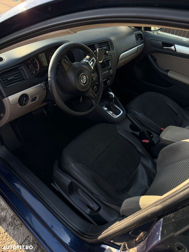 Volkswagen Jetta 2.0 FSI Comfortline Aut - 11