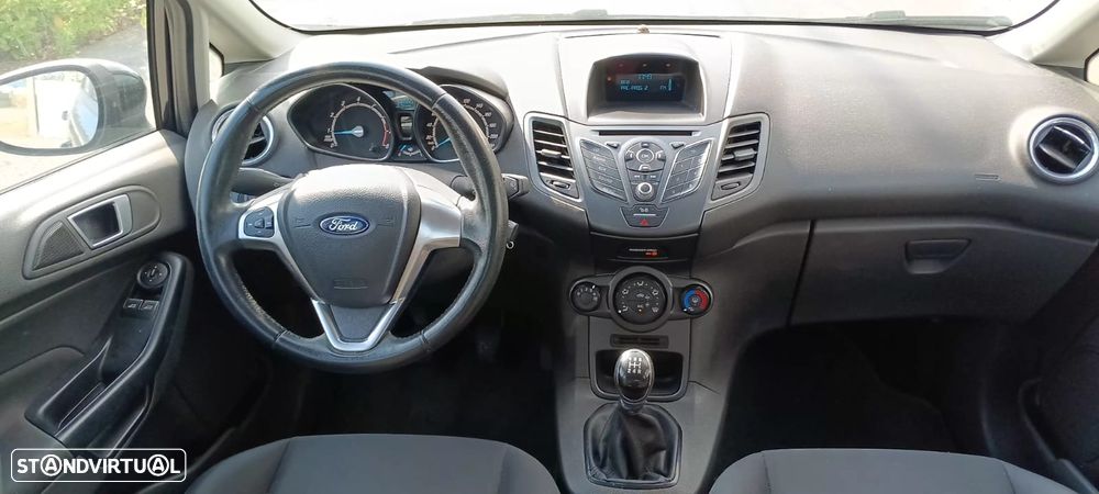 Ford Fiesta 1.25 Ghia - 10