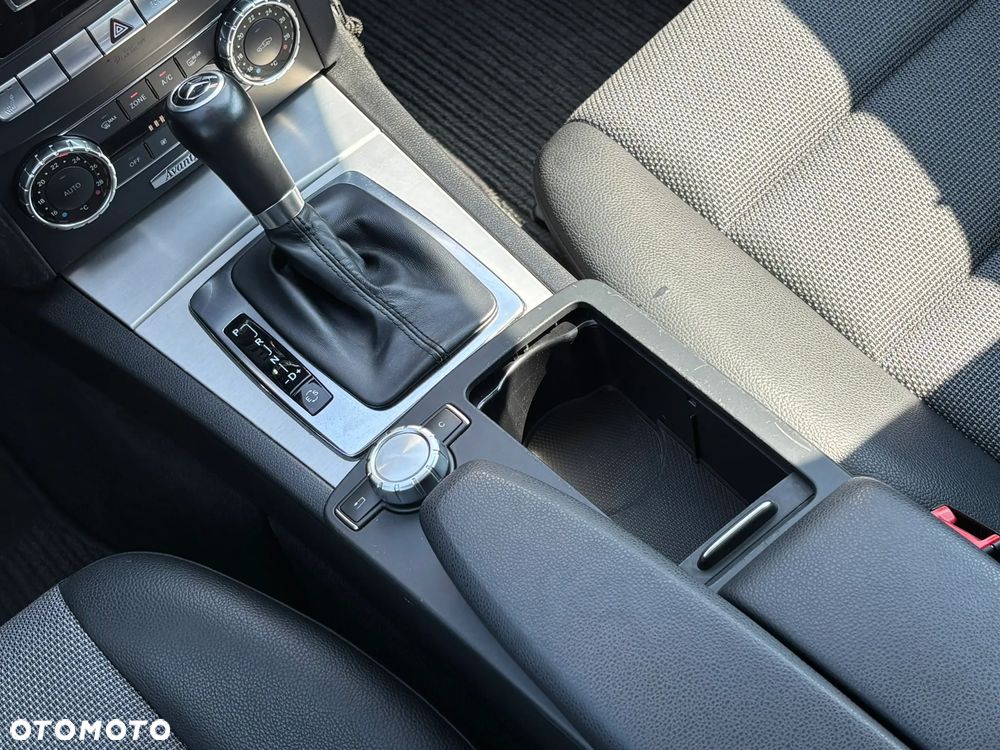 Mercedes-Benz Klasa C 180 BlueEFFICIENCY 7G-TRONIC Avantgarde - 28