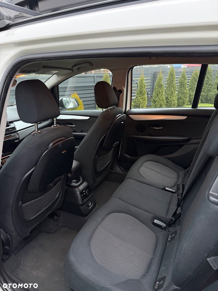 BMW Seria 2 216d - 15