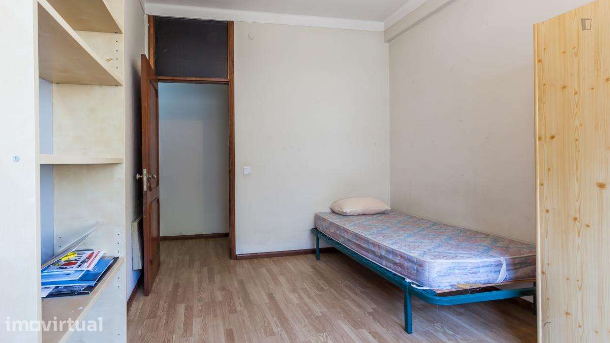 Quarto - localizado em Ramalde Porto - Grande imagem: 2/36