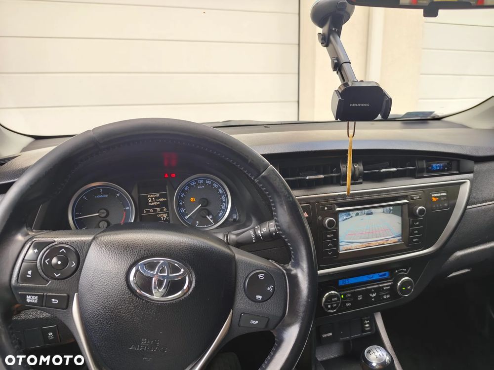 Toyota Auris 2.0 D-4D Premium - 17