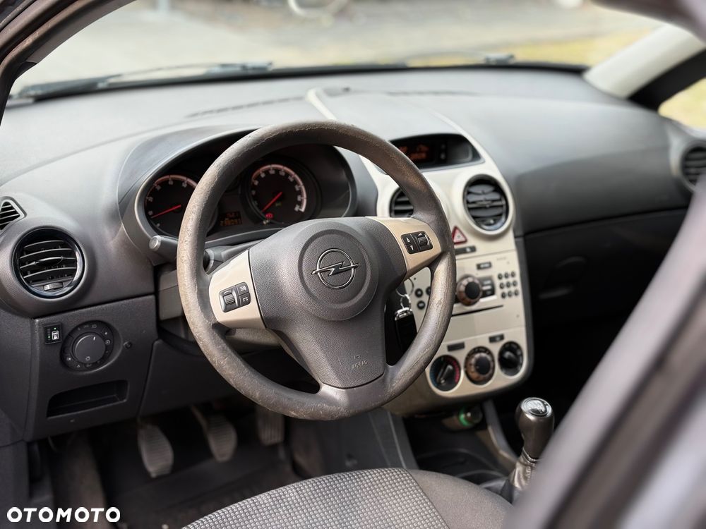 Opel Corsa 1.2 16V Essentia - 10