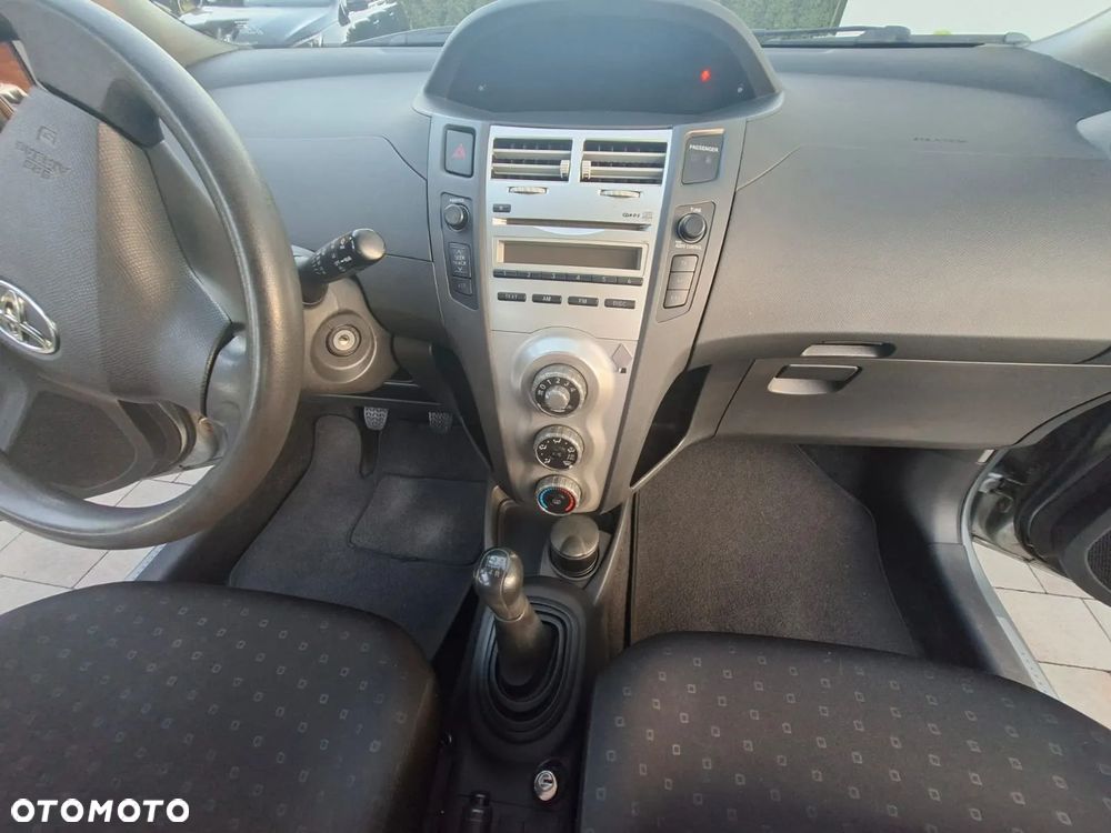 Toyota Yaris - 10