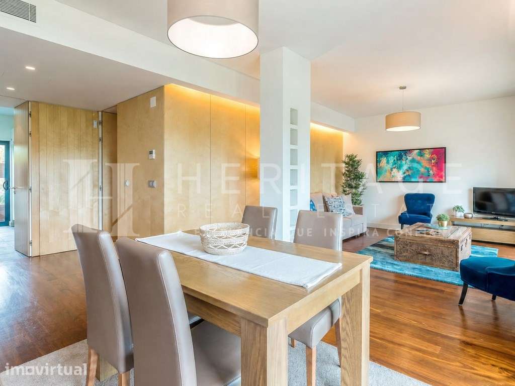 APARTAMENTO T1 COM TERRAÇO, PÁTIO E DUAS PISCINAS EM CONDOMÍNIO PRI... - Grande imagem: 2/16