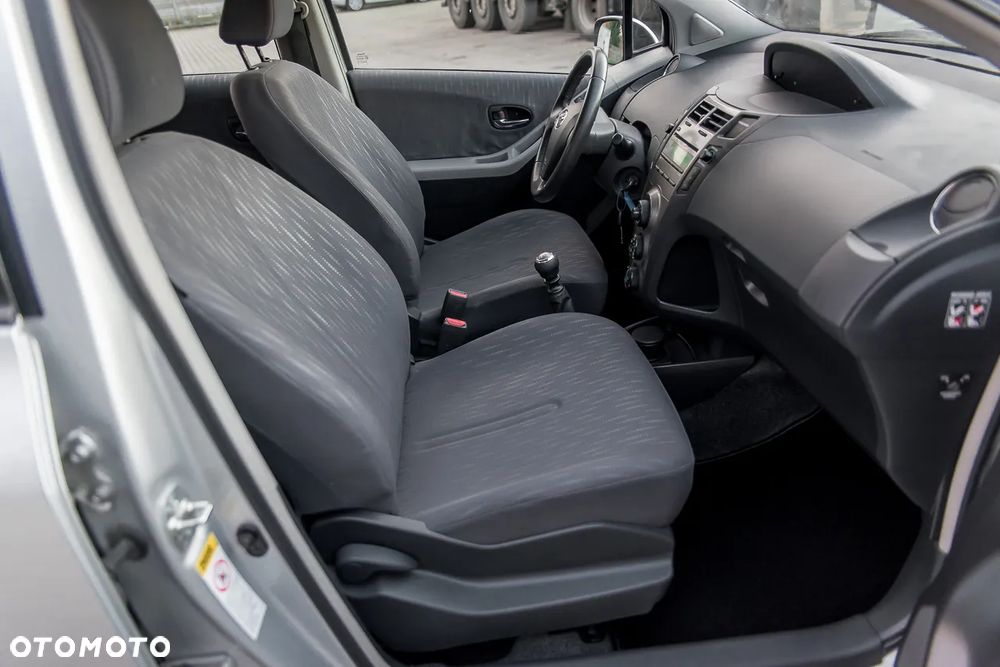 Toyota Yaris - 16