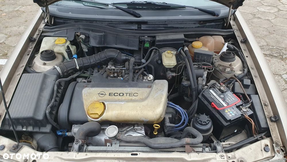 Opel Astra 1.4 16v GL - 23