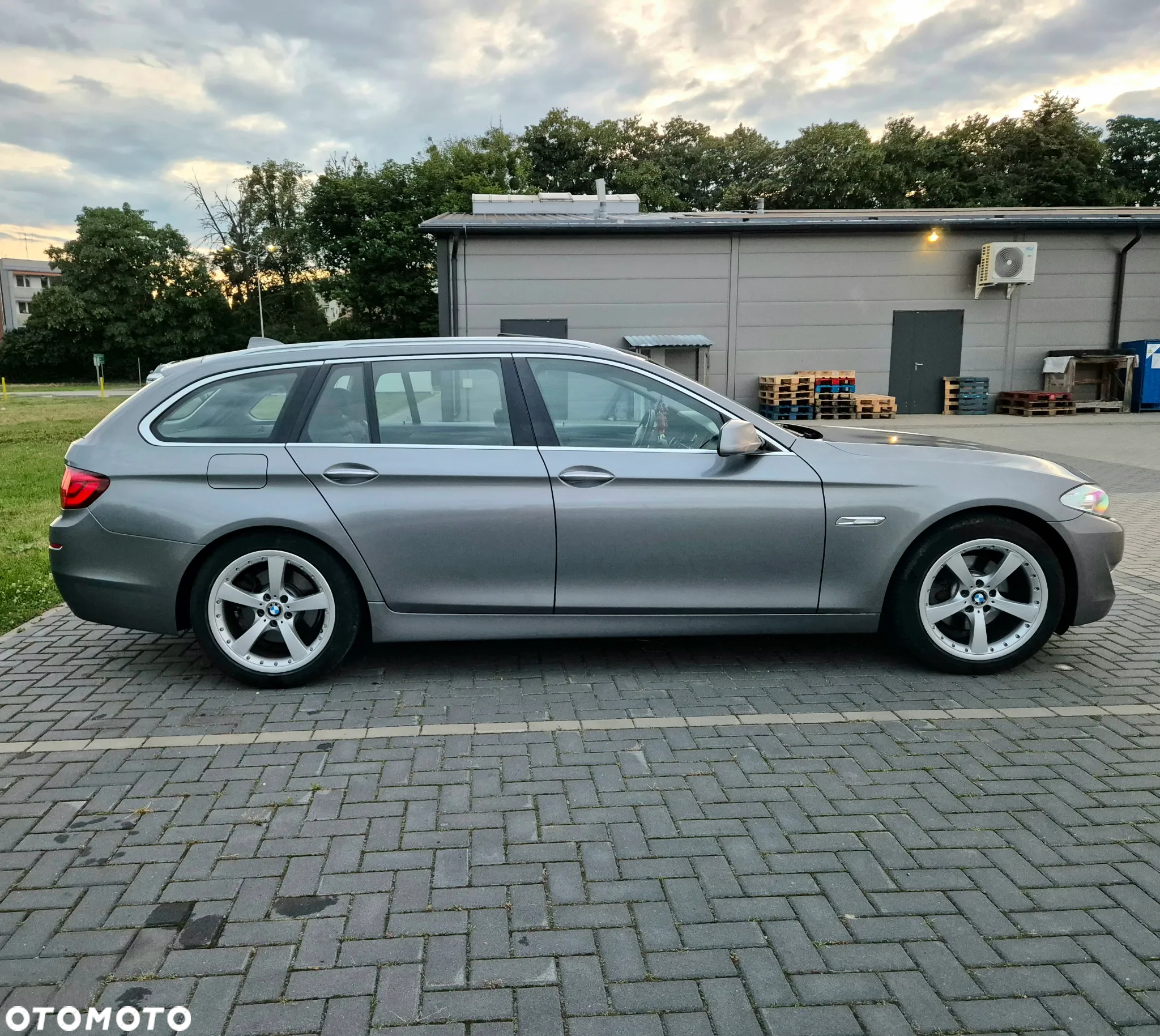 BMW Seria 5 520i Touring - 16