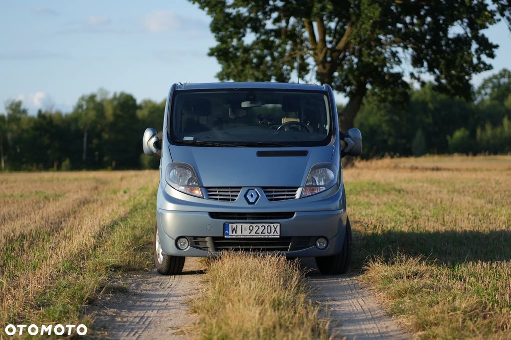 Renault Trafic Grand Passenger Black Edition - 3