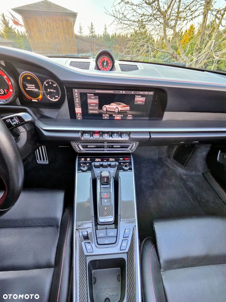 Porsche 911 Carrera 4S - 14