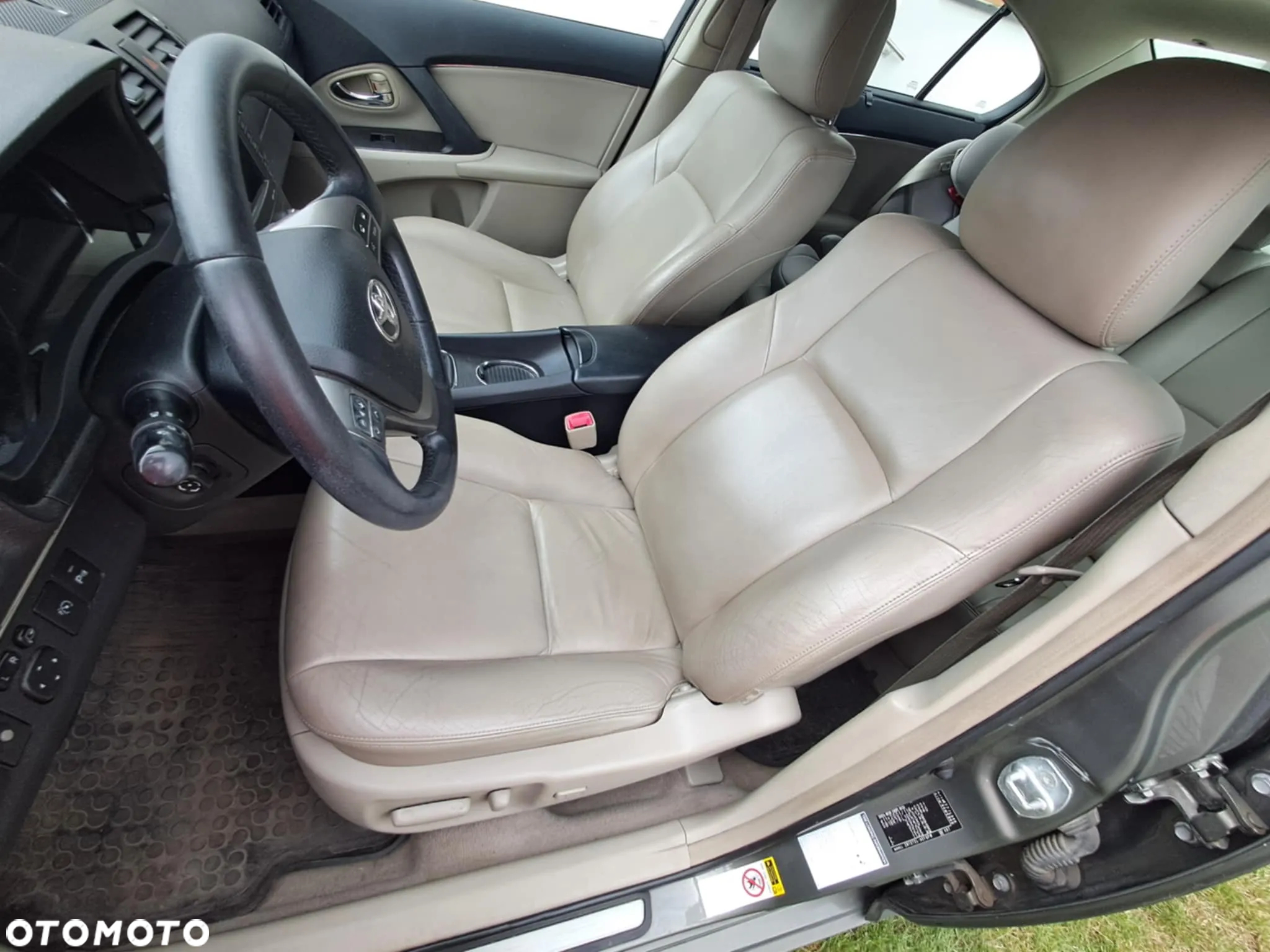 Toyota Avensis 2.0 Prestige NAVI - 9