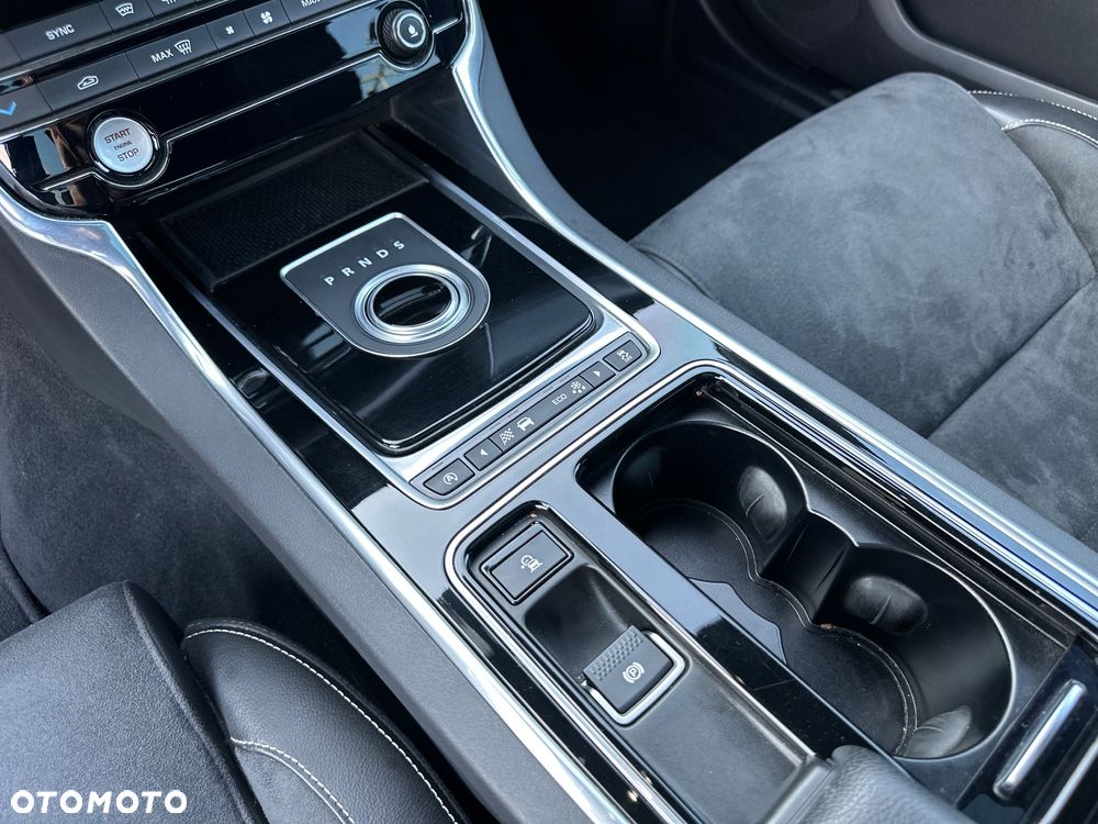 Jaguar XF S AWD - 35