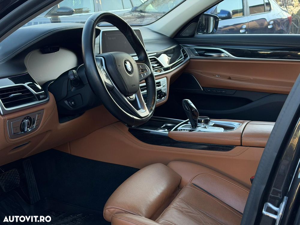 BMW Seria 7 750i xDrive - 16