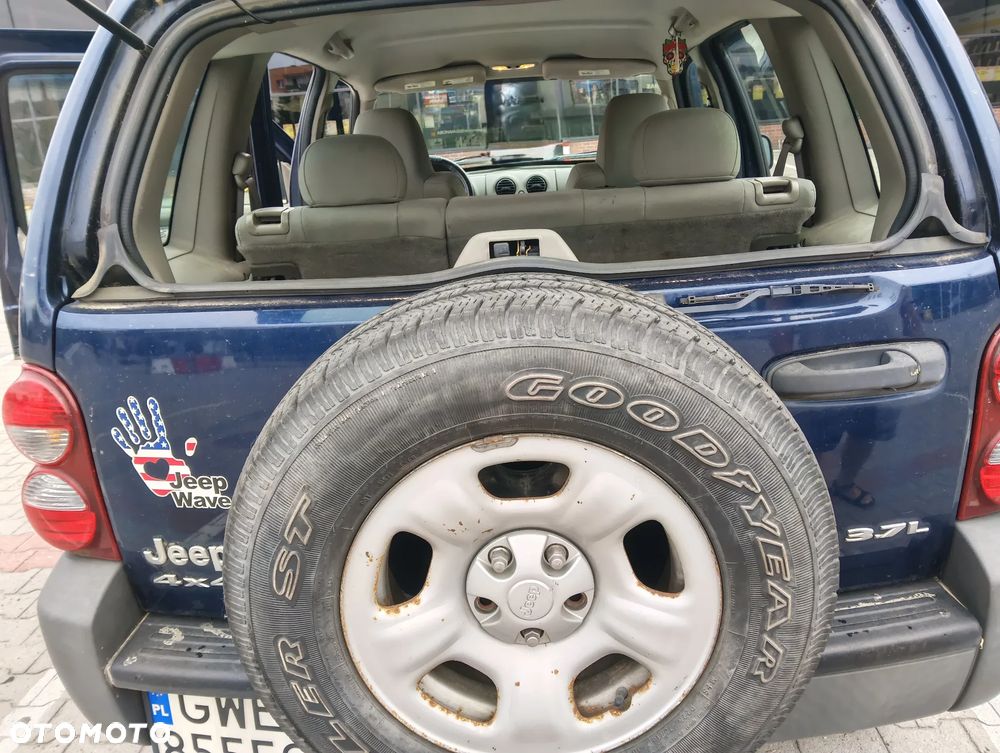 Jeep Liberty - 16