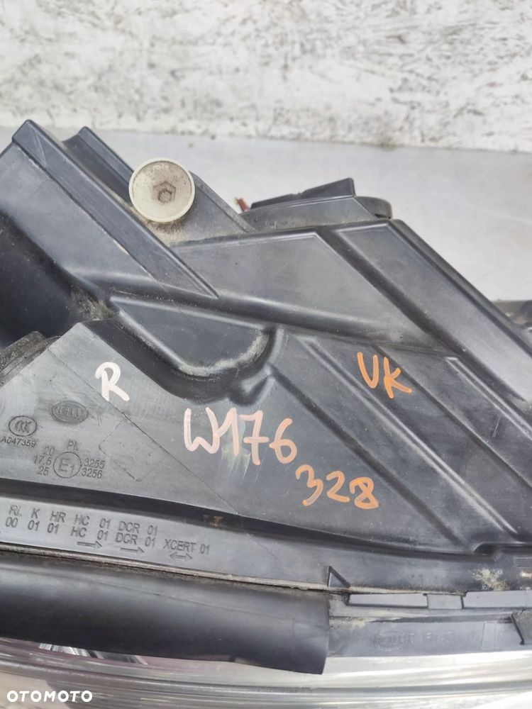 MERCEDES A KLASA W176 LAMPA PRAWA PRZEDNIA H7 UK - 14