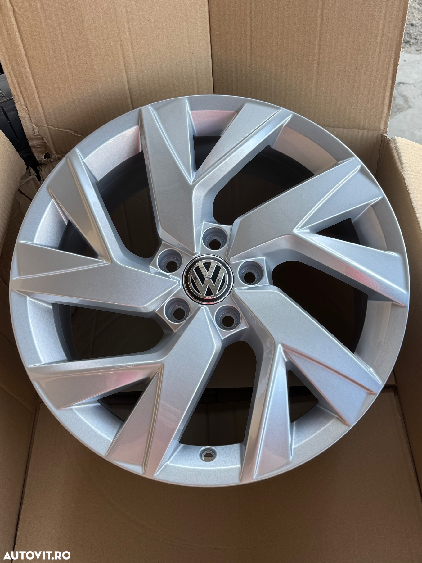 Vând jante originale Volkswagen Tiguan pe 18” noi - 2