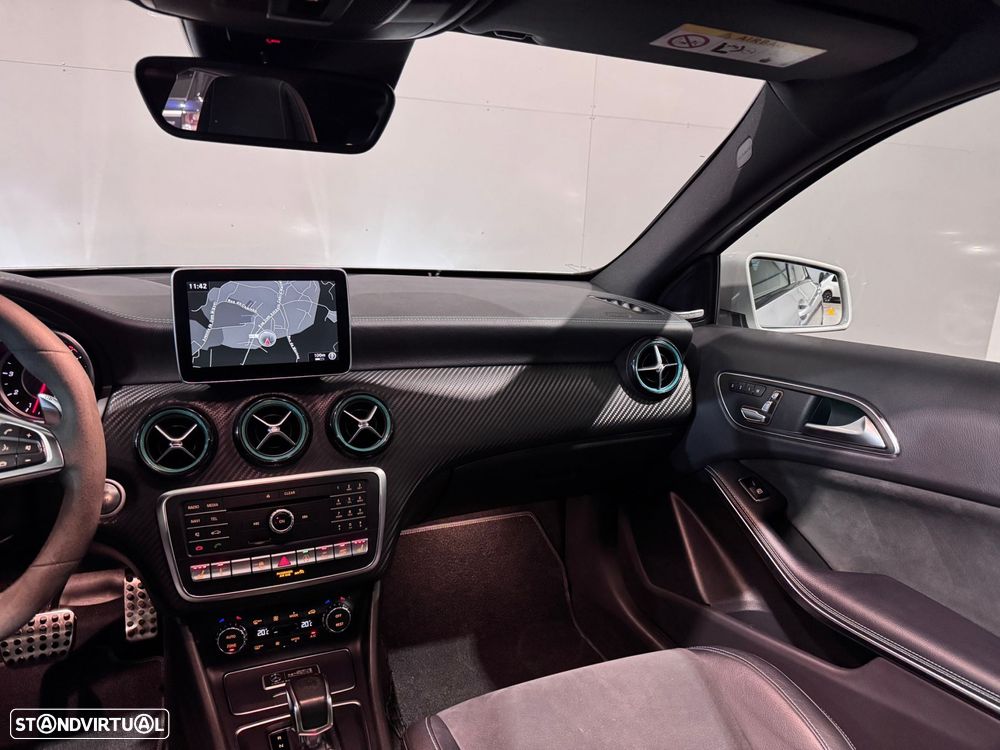 Mercedes-Benz A 45 AMG 4Matic Speedshift 7G-DCT PETRONAS 2015 World Champion Edition - 17