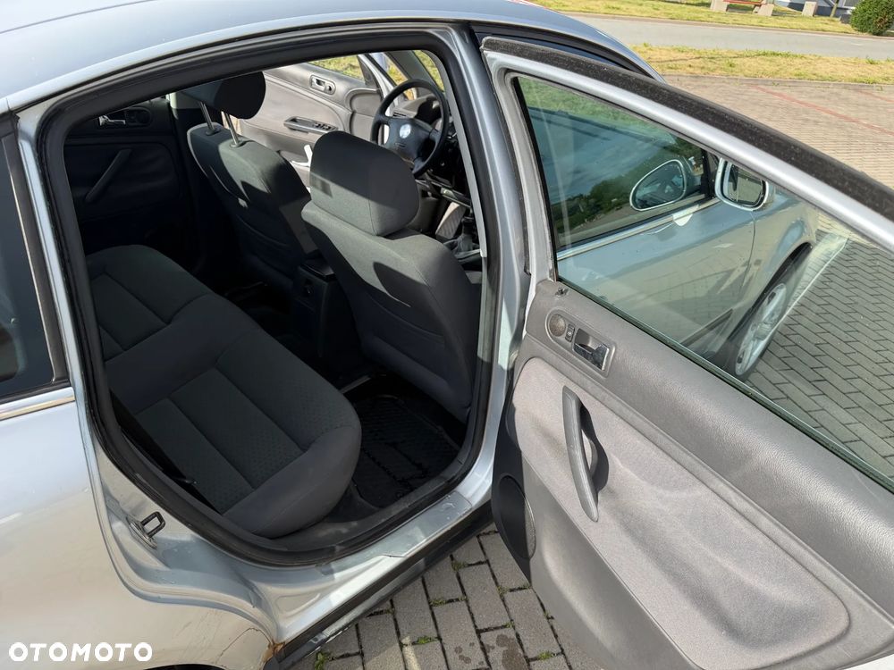 Volkswagen Passat 1.9 TDI Comfortline - 16