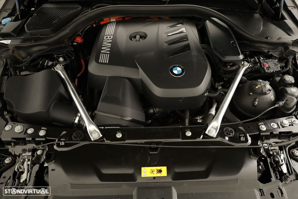 BMW 530 e Pack Desportivo M - 26