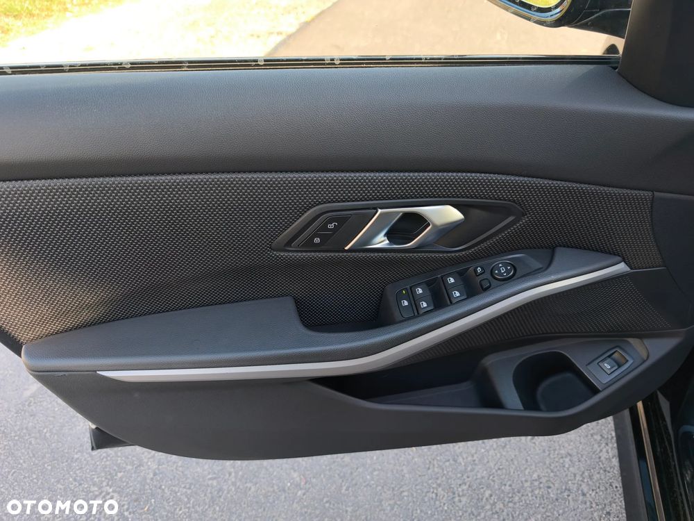 BMW Seria 3 318i Advantage - 36
