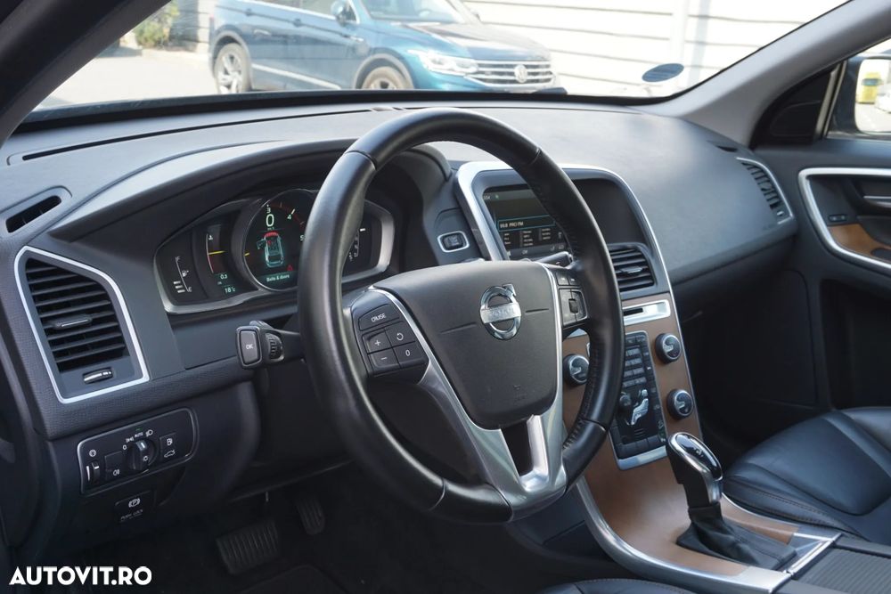 Volvo XC 60 D5 AWD Geartronic Summum - 11