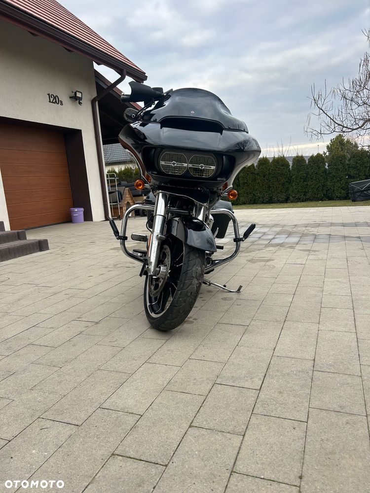 Harley-Davidson Touring Road Glide - 2