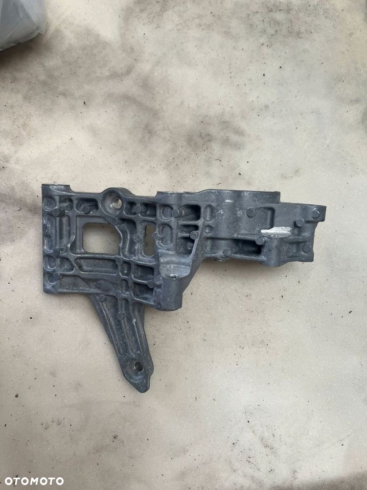 MOCOWANIE ŁAPA SPRĘŻARKI KLIMATYZACJI AUDI RS4 B9 RS5 8W 06M260885AC - 2