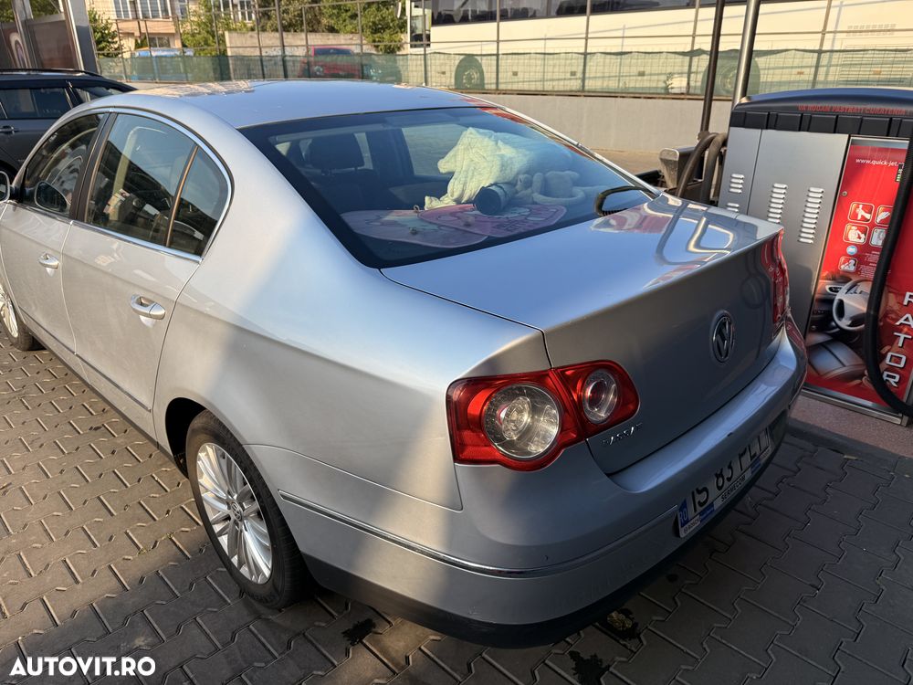 Volkswagen Passat 2.0TDI Comfortline DPF Bluemotion Technology - 12