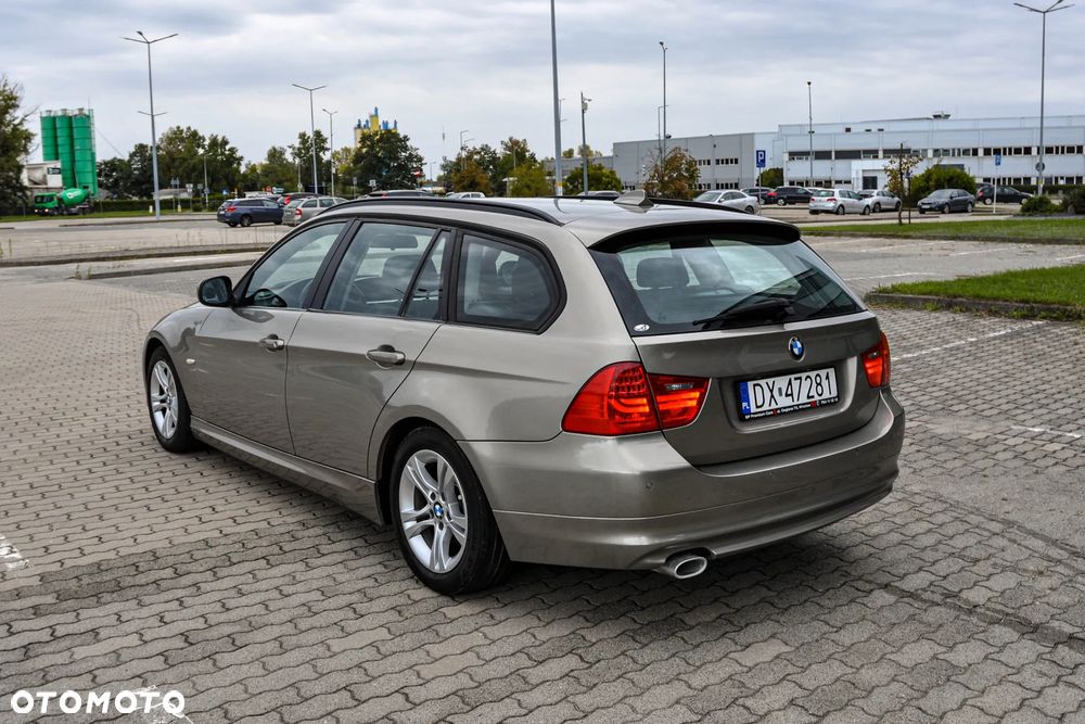 BMW Seria 3 320d DPF Efficient Dynamics Edition - 3