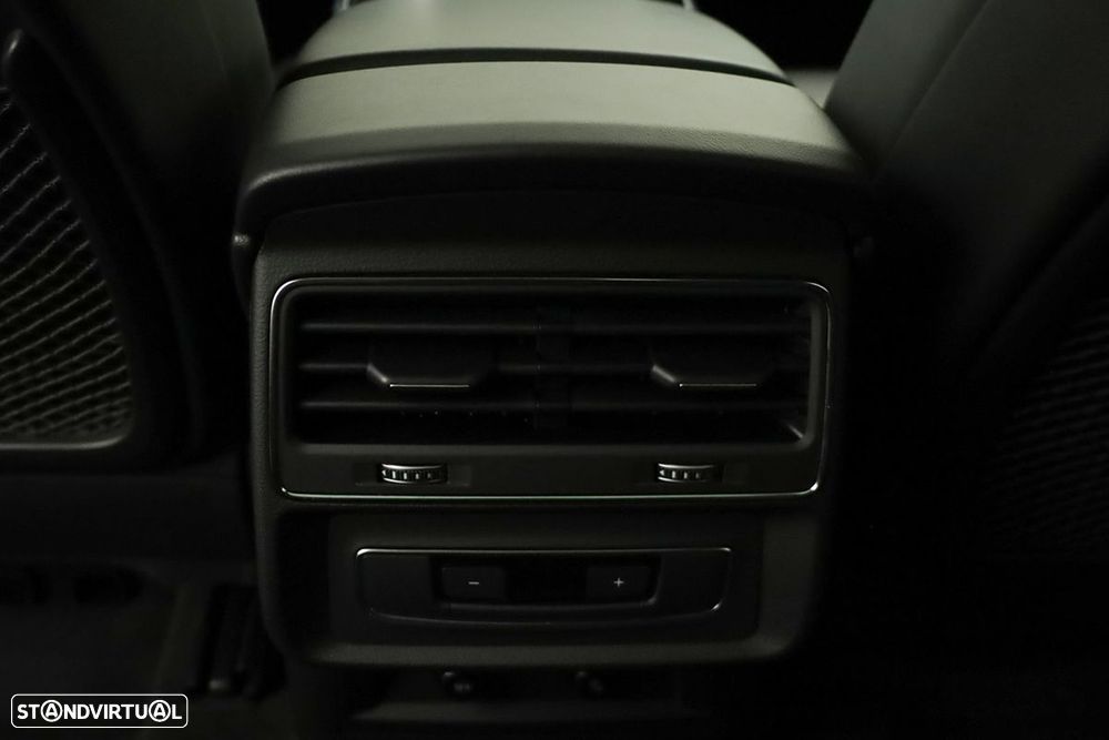 Audi Q8 55 TFSIe quattro Tiptronic - 27