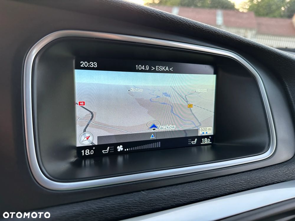 Volvo V40 Cross Country D2 Drive-E Ocean Race - 38
