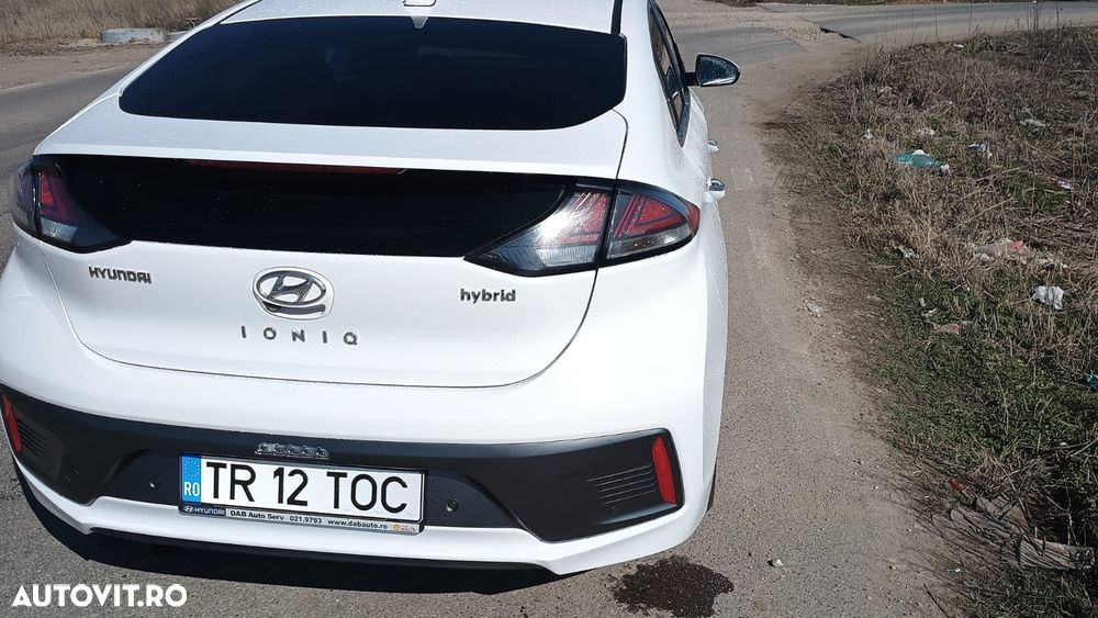 Hyundai IONIQ - 12