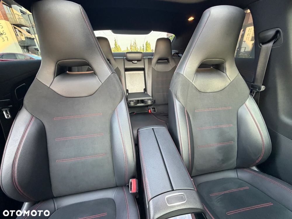 Mercedes-Benz CLA 200 AMG Line 7G-DCT - 32