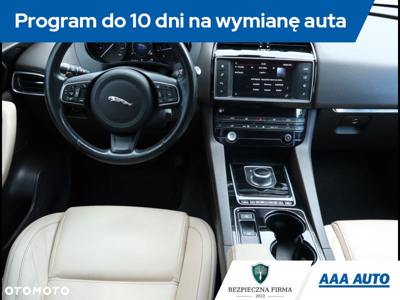 Jaguar F-Pace - 8