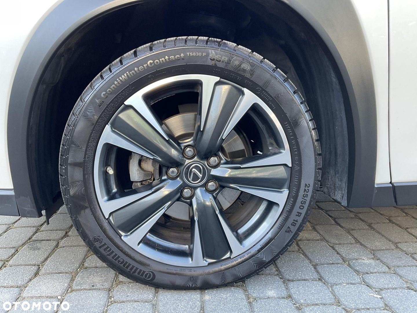 Lexus UX - 35