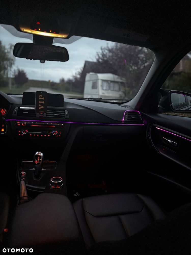 BMW Seria 3 328i - 10