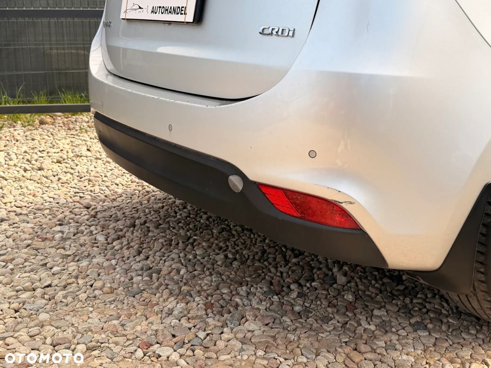 Kia Carens 1.7 CRDi 115 Dream Team Edition - 10