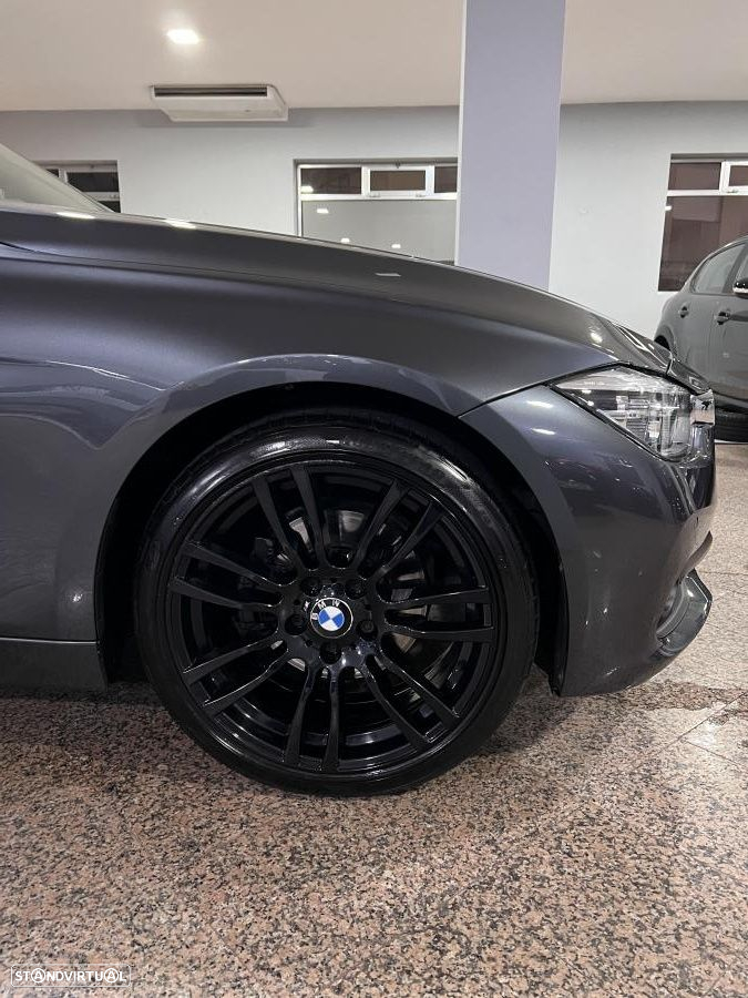 BMW 320 d Touring Line Sport Auto - 25