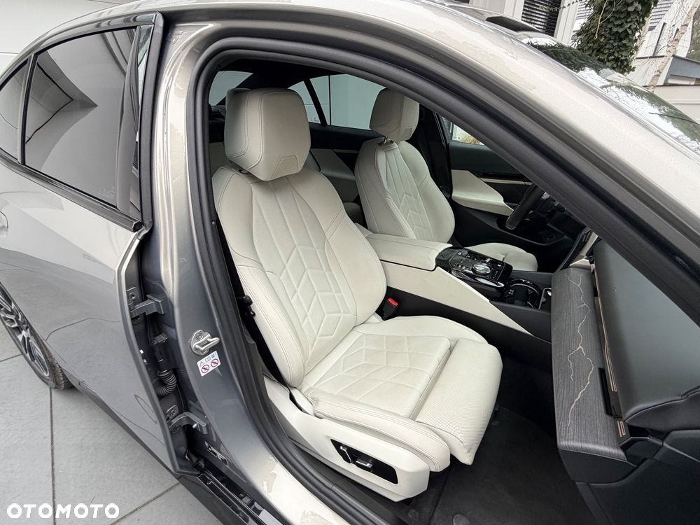 BMW Seria 5 520d xDrive mHEV - 15