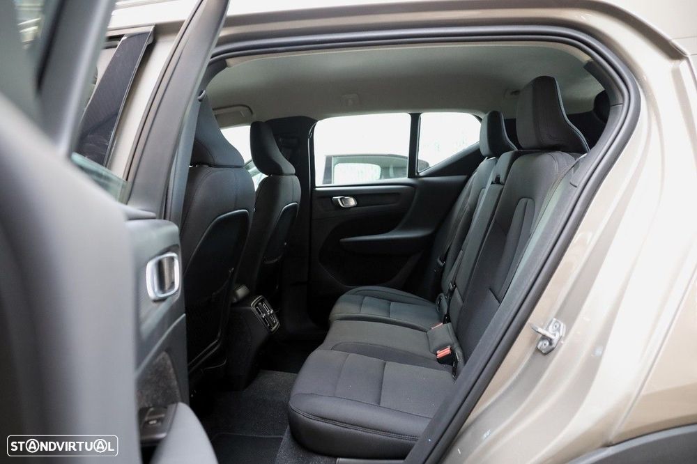 Volvo XC 40 1.5 T2 Momentum Plus - 9