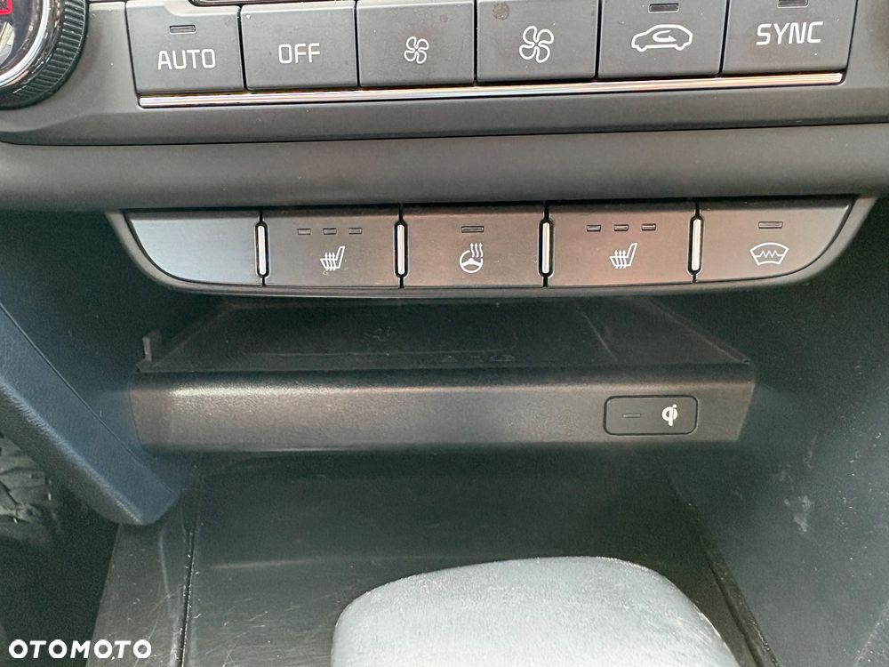 Kia Ceed 1.4 T-GDI L Business Line Plus DCT - 19