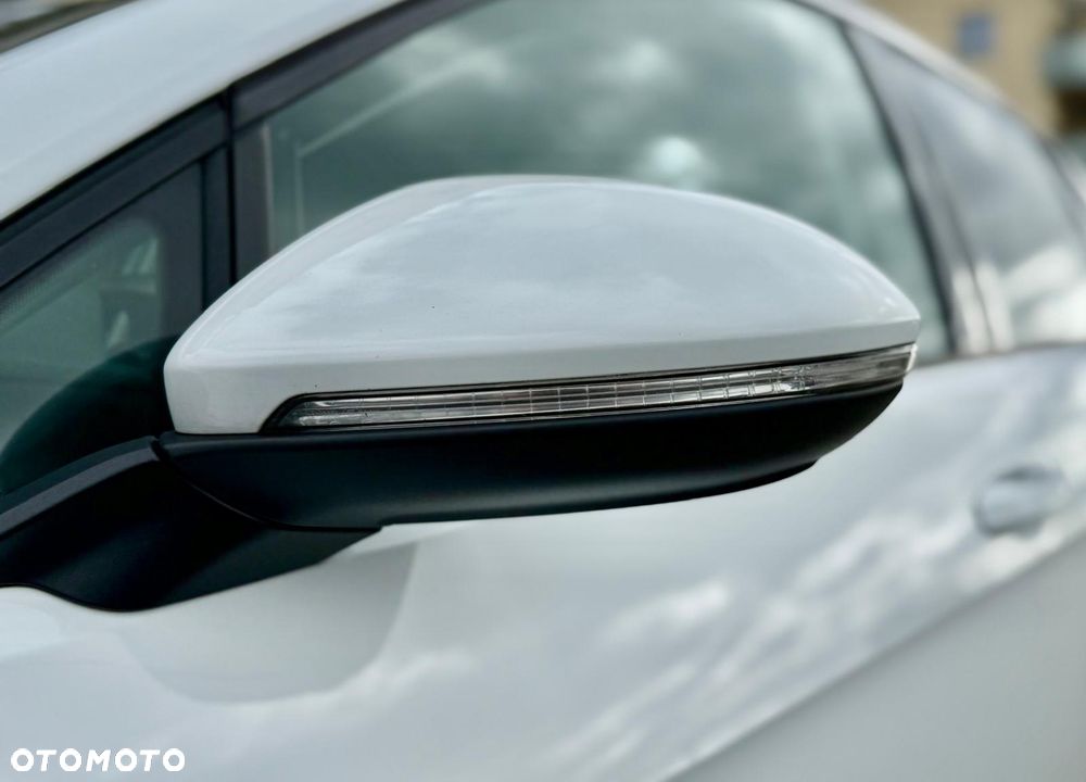 Volkswagen Golf - 22