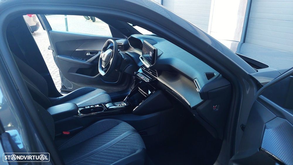 Peugeot e-2008 54 kWh Allure - 23