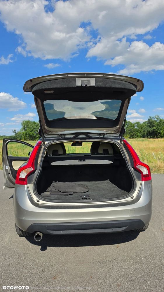 Volvo V60 D4 Momentum - 22