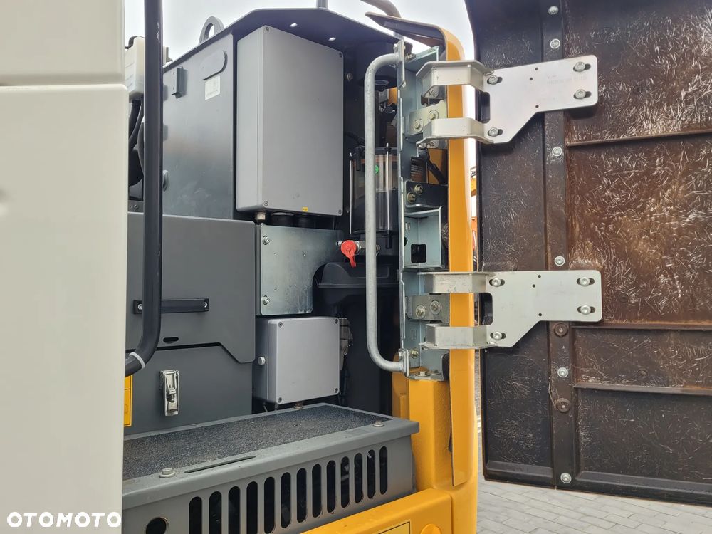 Liebherr A910 compact / 9200h / SUPER STAN / - 20