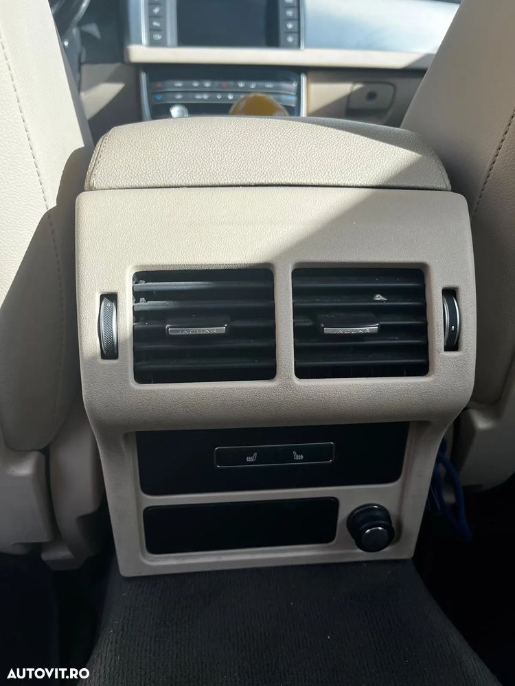 Jaguar XF 20d RWD Prestige - 7