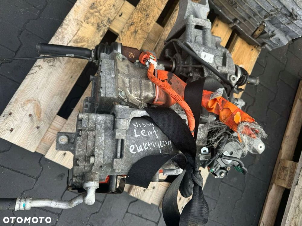 Silnik elektryczny Nissan Leaf II ZE1 EM61 - 3