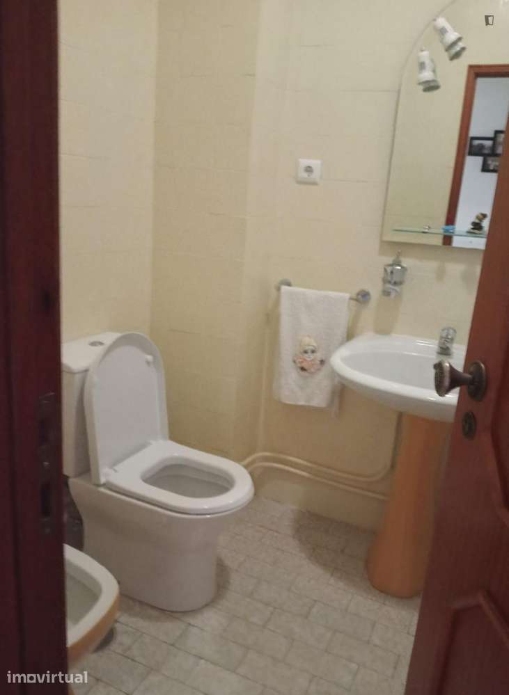 Quarto - localizado em Mafamude Porto - Grande imagem: 5/10
